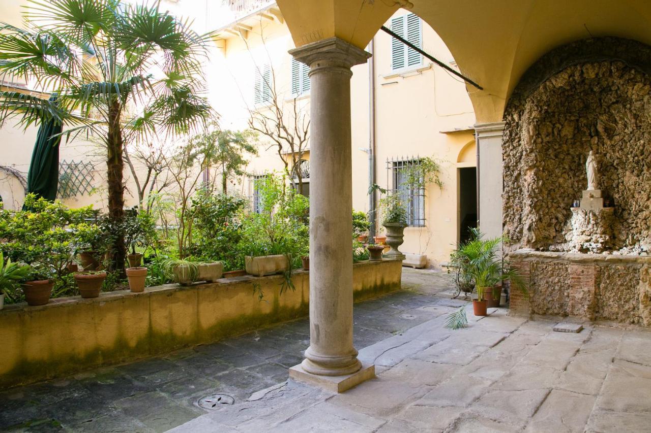 Cynthia'S Garden - Apartment With Private Garden In Santa Croce Florença Exterior foto